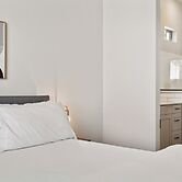 Breezy Modern House with Pool BBQ