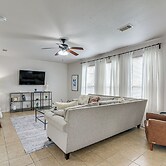 Modern Houston Home w/ Patio: 12 Mi to Downtown!