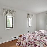 Quaint Bristol Townhome ~ 14 Mi to West Hartford!