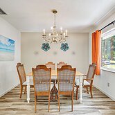 Valrico Vacation Rental ~ 10 Mi to Dinosaur World!