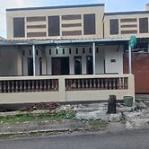 SPOT ON 93917 Homestay Adreena Syariah