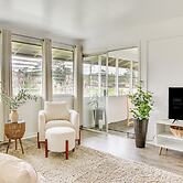 Hilo Apartment w/ Lanai - 2 Mi to Beaches!