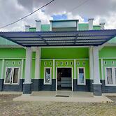 OYO 93918 Wisma Tulip Near Masjid Besar Desa Tanabangka