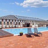 Hotel Fano With Free Access to Park