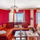 Apartment With Magnificent sea Views