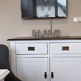 D Wilting in the House