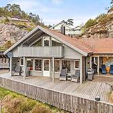 10 Person Holiday Home in Lindesnes-by Traum