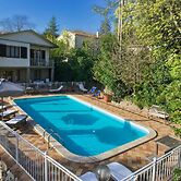 Hillside Pool & Spa Retreat