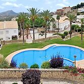 Bungalow House With Communal Pool