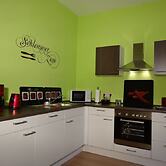 2 am Lustgarten Modern Retreat