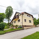 Garden Apartment Near Near Plitvicka Lake