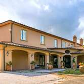 Apartment in Monteverdi Near Wine Tours