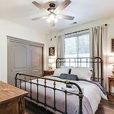Game Room & Patio: Picturesque Home in Sonora