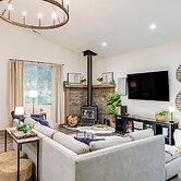 Game Room & Patio: Picturesque Home in Sonora
