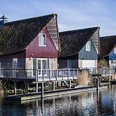 Thatched Villa by Ijsselmeer