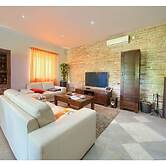 Villa Tara With a Beautiful Heated Pool