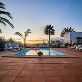 Spacious Holiday Home in La Oliva