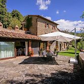 Villa in Cortona With Pool & Hill Views