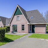 Villa With Whirlpool and Sauna in Makkum