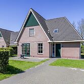 Villa With Whirlpool and Sauna in Makkum