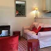 Spacious Apartment With Garden