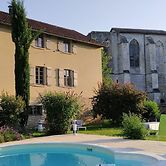 Sunflower Valley Villa, Leobard