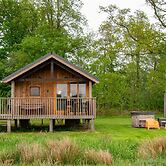 Cozy Lodge With hot tub in Drenthe