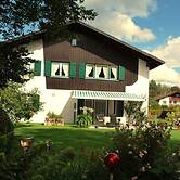 Haus Jorg Sosna Modern Retreat