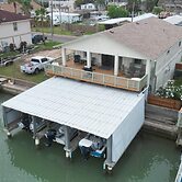 Fish Crazy House 3 Bedroom Condo by RedAwning