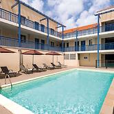 Spacious Apartment With Heated Pool