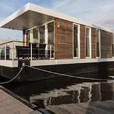 Houseboat Possibility 7
