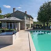 Villa Zvonar Comfortable Holiday Residence