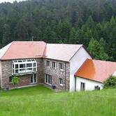 Gite Gretel, in a Green Setting by a Stream