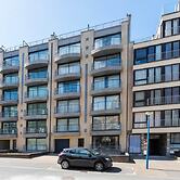 Apartment Near Seawall With sea View