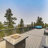 Florissant Home w/ Hot Tub, Putting Green & Views!