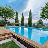 Spacious Stay in Montelupone