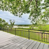 Granbury Home w/ Lake Views ~ 6 Mi to Boat Launch!