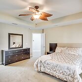 Crestview Family Home: Screened Porch & Games!
