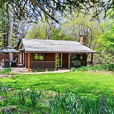 Creekside Cabin Retreat w/ Private Deck in Payson