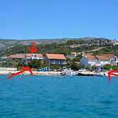 Beachside Apartment - Sleeps 5, Parking & Views