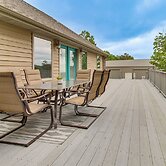 Family-friendly Ozarks Getaway < 21 Mi to Branson!