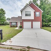 10 Mi to Stone Mtn Park: Spacious Home in Lithonia