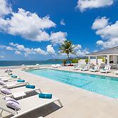 La Perla Estate - 7 BR Luxury Beachfront Villa With Utmost Privacy