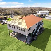 Port Sulphur Retreat w/ 2 Balconies & Bayou Access