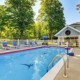 Massive Roscoe Retreat: Great for Large Groups!