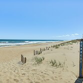 Kitty Hawk Apartment w/ Hot Tub - 1 Mi to Beach!