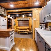 Island Park Cabin Getaway < 24 Mi to Yellowstone!