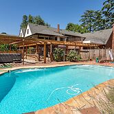 Fox Manor The Ultimate Fresno Getaway 5 Bedroom Home by RedAwning