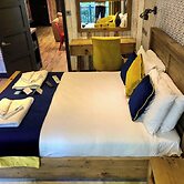 Pet Friendly Lodge - Sleeps 6