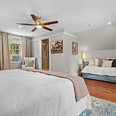 The Aurora Inn & Cottages